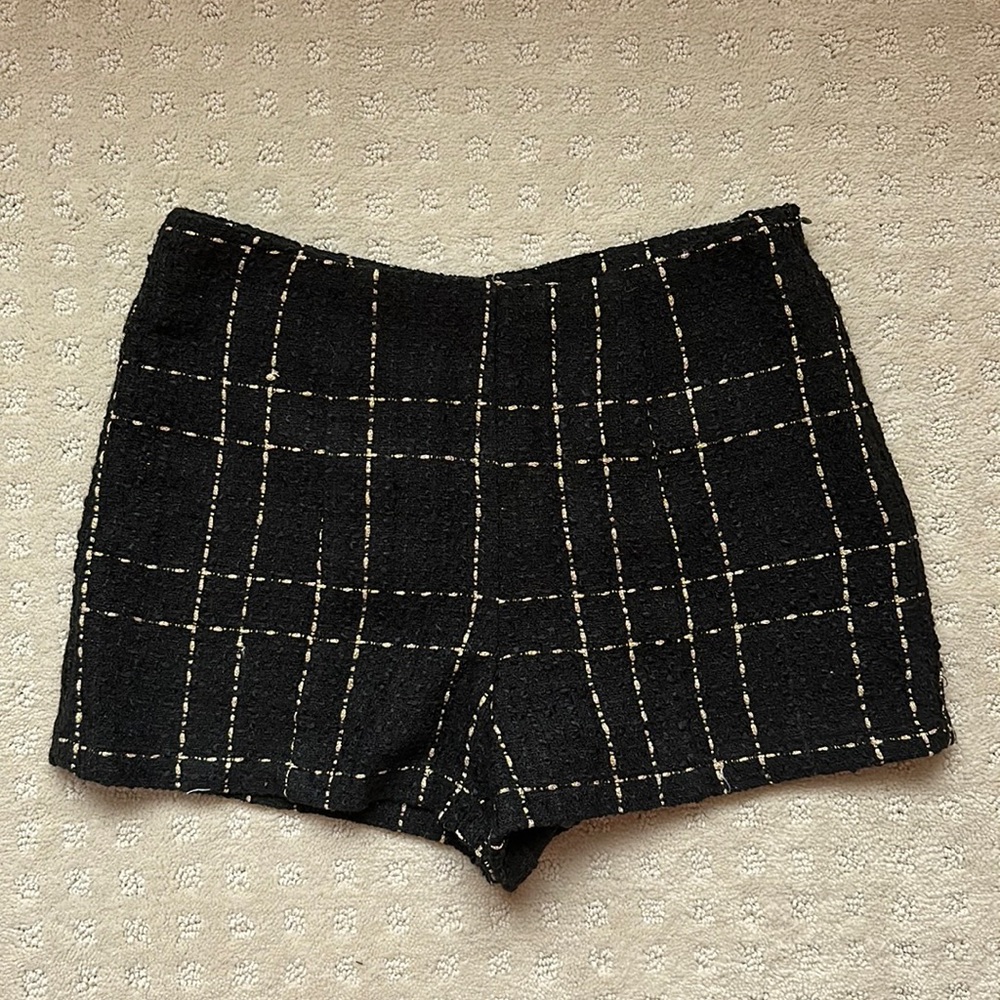 FOREVER 21 BLACK & GOLD TWEED SHORTS SIZE XS